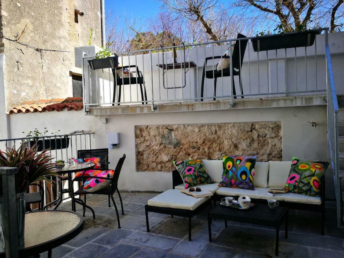 Cres Art Studio Lime Apartment Luaran gambar