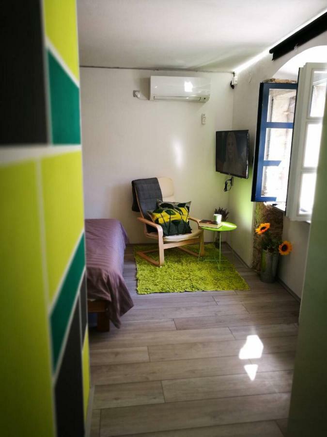 Cres Art Studio Lime Apartment Luaran gambar