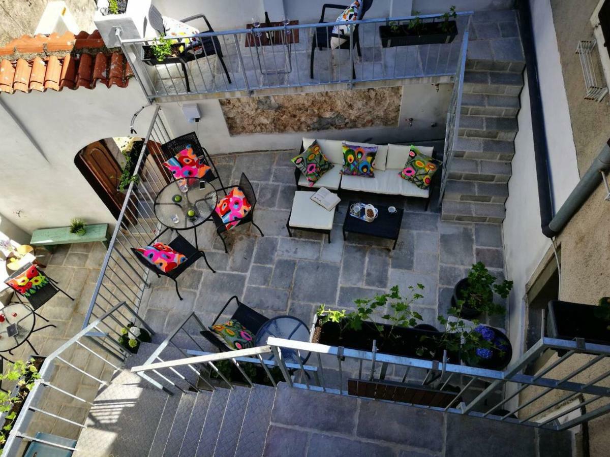 Cres Art Studio Lime Apartment Luaran gambar